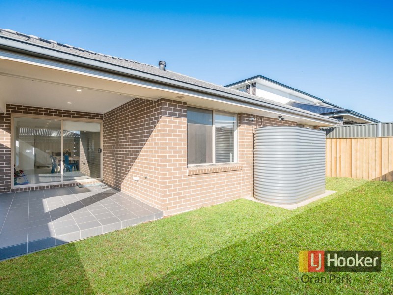 11 Jones Street, Oran Park NSW 2570