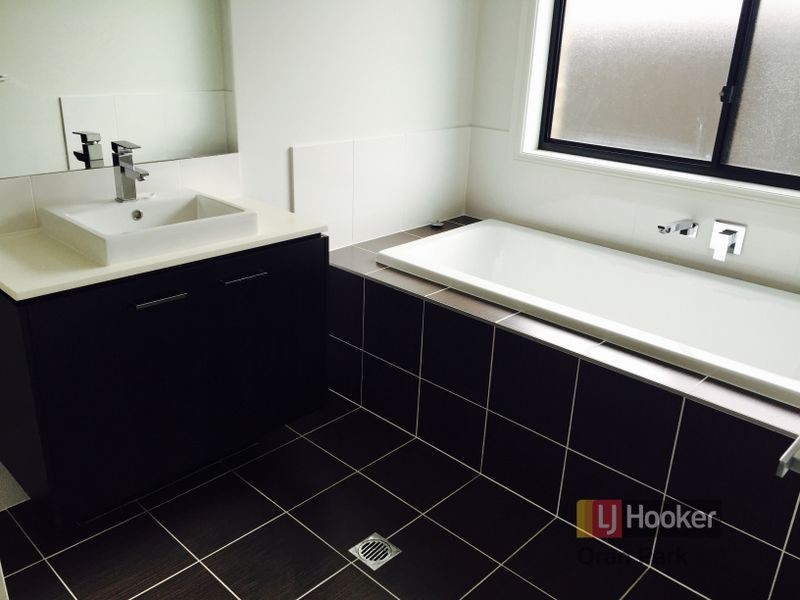 37 Lowndes Drive, Oran Park NSW 2570