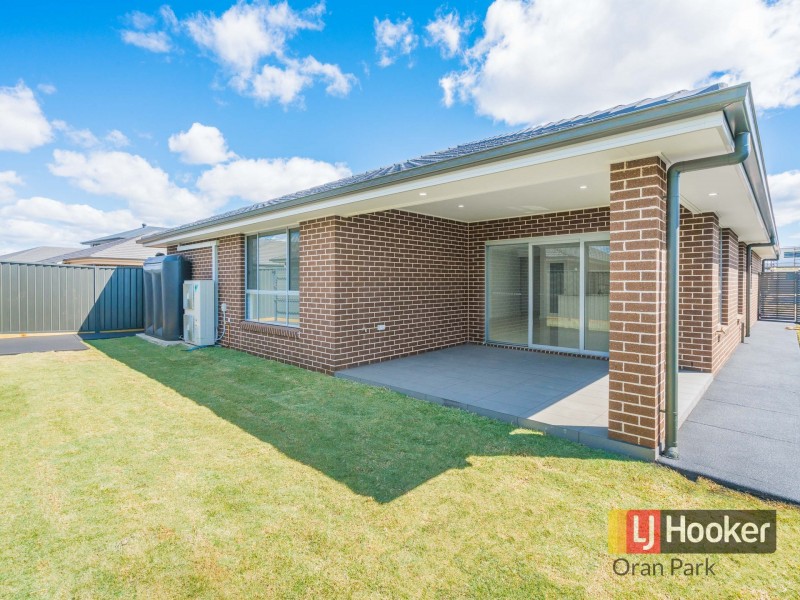 28 Phillips Avenue, Oran Park NSW 2570