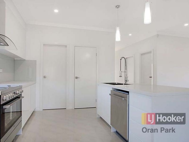 2/4 Richards Loop, Oran Park NSW 2570