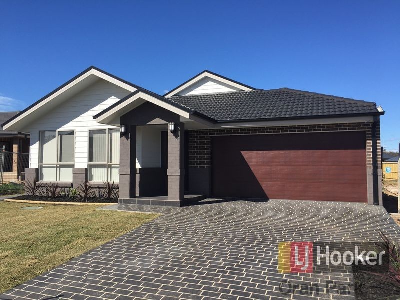 8 Loudon Crescent, Cobbitty NSW 2570