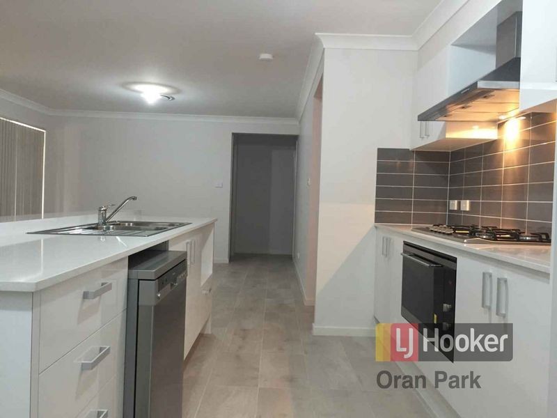 8 Loudon Crescent, Cobbitty NSW 2570