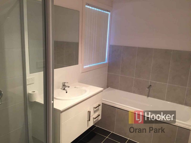 8 Loudon Crescent, Cobbitty NSW 2570