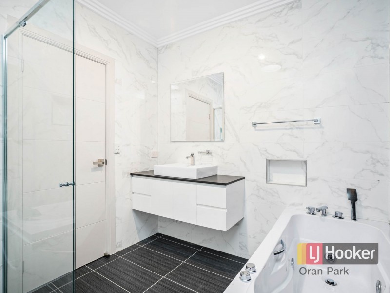 5b Kelly Street, Oran Park NSW 2570