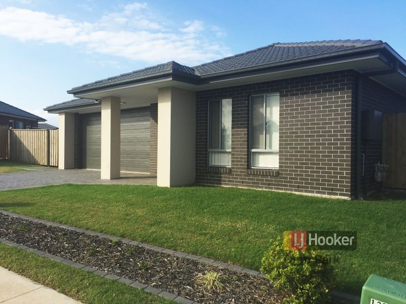 42 Geoghegan Circuit, Oran Park NSW 2570