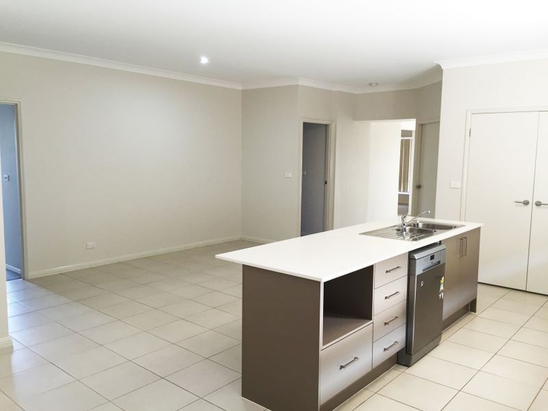 42 Geoghegan Circuit, Oran Park NSW 2570