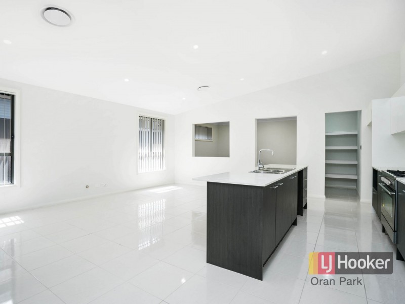 5 Bourne Ridge, Oran Park NSW 2570