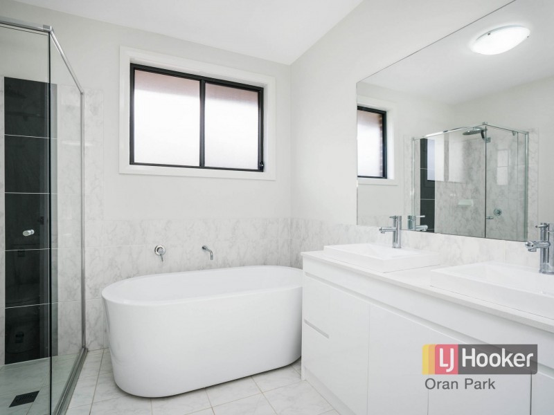 5 Bourne Ridge, Oran Park NSW 2570
