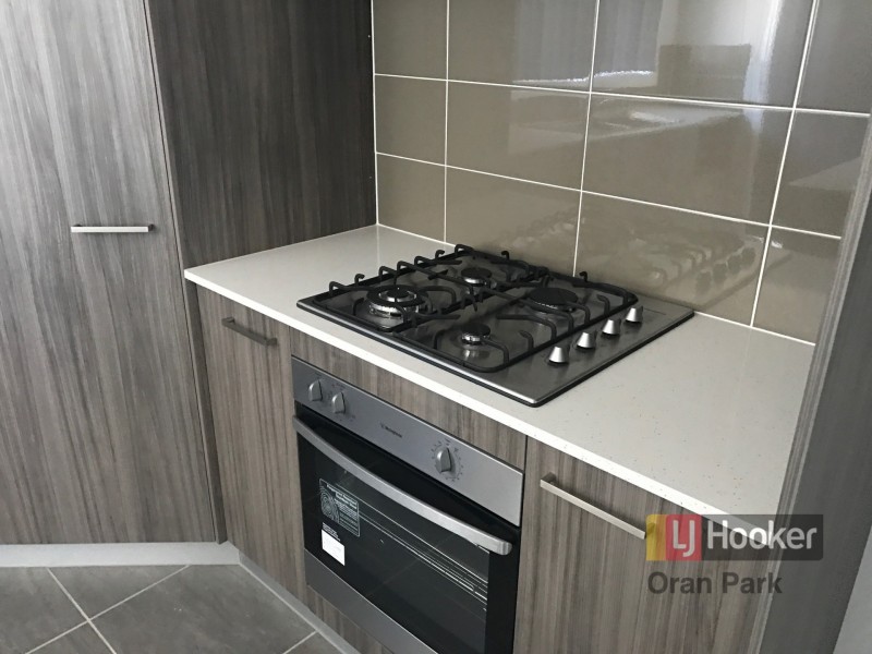 4 Courtney Loop, Oran Park NSW 2570