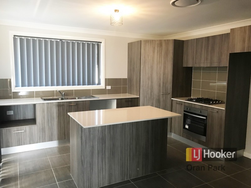 4 Courtney Loop, Oran Park NSW 2570