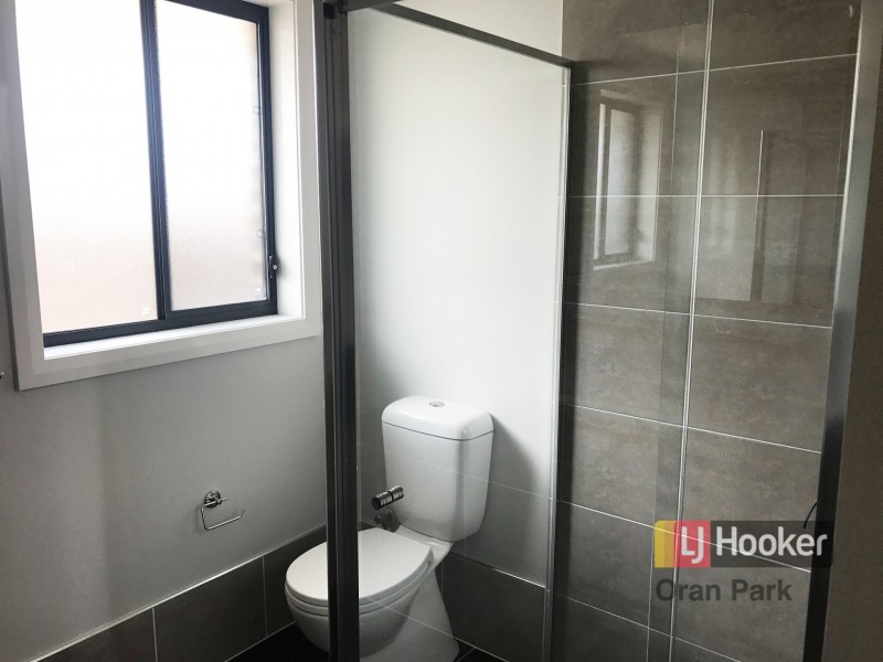 4 Courtney Loop, Oran Park NSW 2570