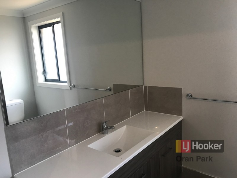 4 Courtney Loop, Oran Park NSW 2570