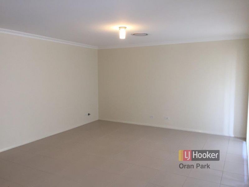 30 Buckingham Loop, Oran Park NSW 2570