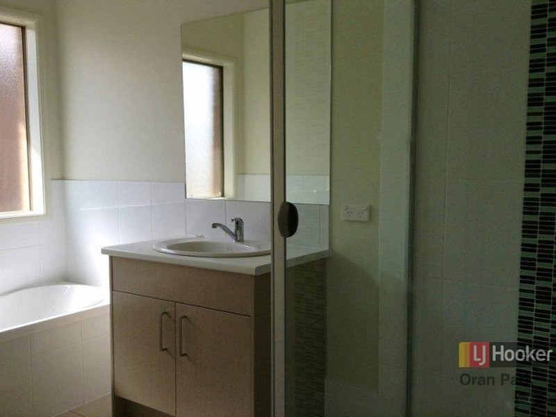 20 Leeds Street, Oran Park NSW 2570