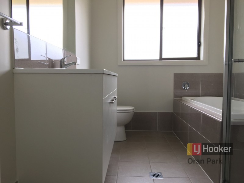 27 Rawlings Street, Oran Park NSW 2570