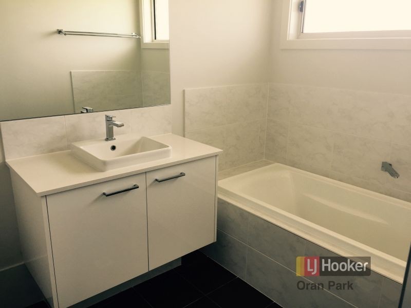 13 Bourne Ridge, Oran Park NSW 2570
