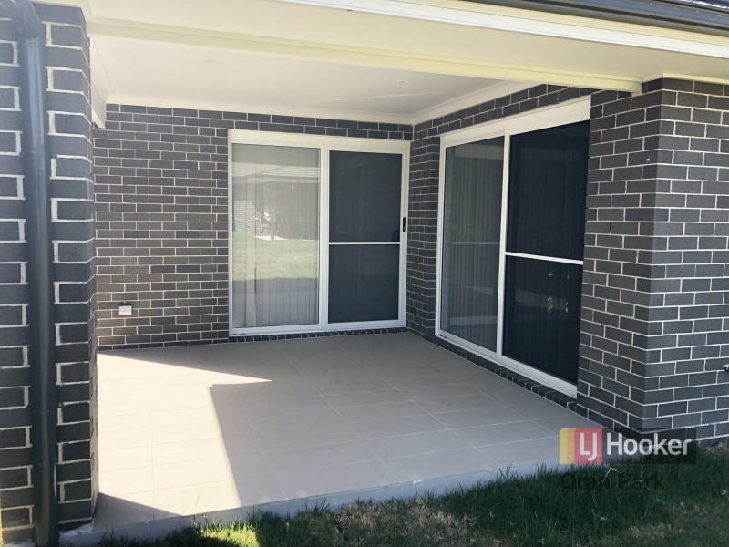 10 Hinton Loop, Oran Park NSW 2570