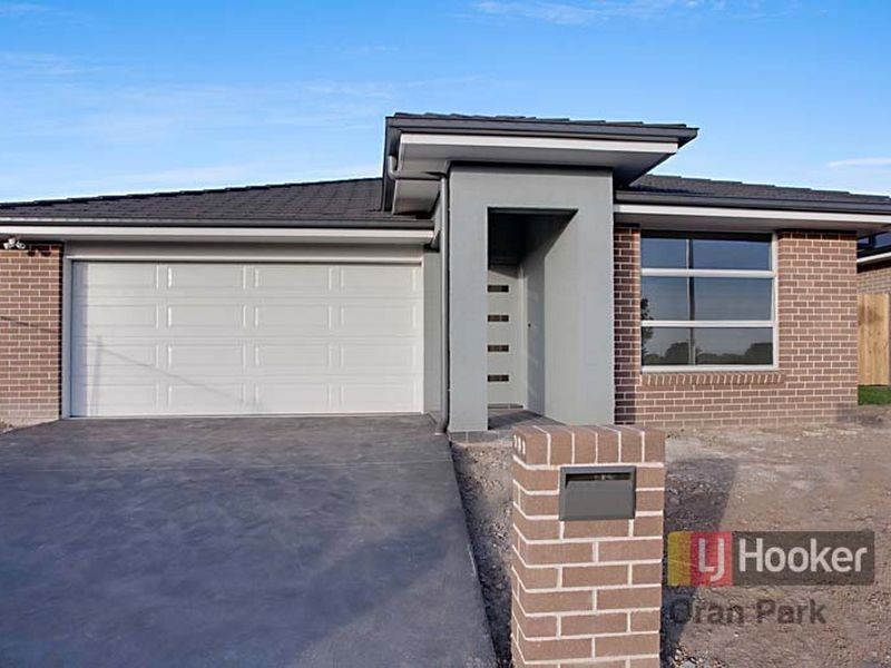 15 Franklin Grove, Oran Park NSW 2570