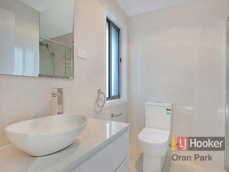 2/4 Richards Loop, Oran Park NSW 2570