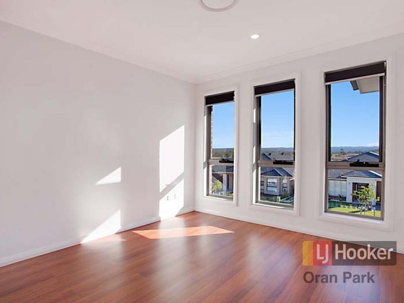 2/4 Richards Loop, Oran Park NSW 2570