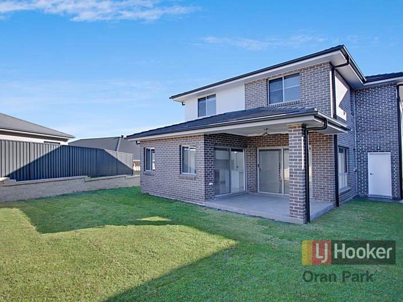 2/4 Richards Loop, Oran Park NSW 2570
