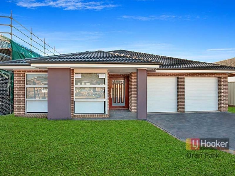 11 Thorpe Circuit, Oran Park NSW 2570