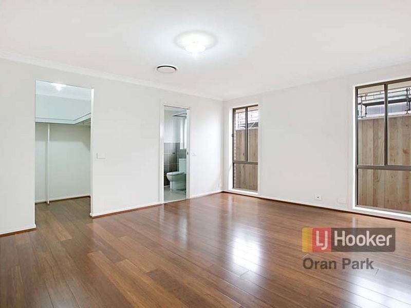 11 Jones Street, Oran Park NSW 2570