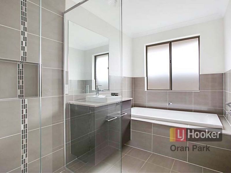 11 Jones Street, Oran Park NSW 2570