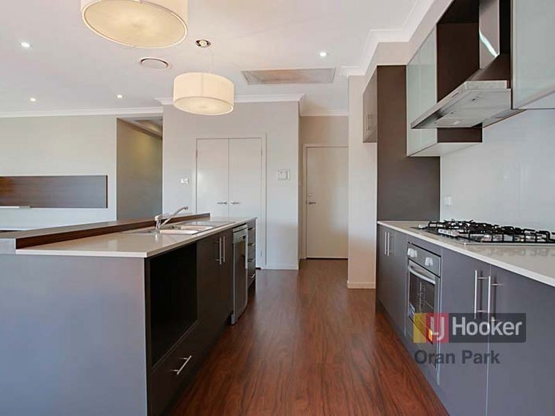 6 Bond Street, Oran Park NSW 2570