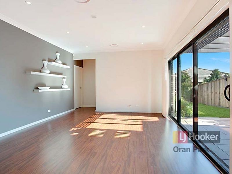 6 Bond Street, Oran Park NSW 2570