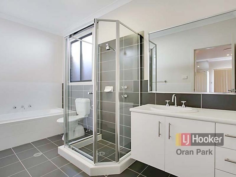 6 Bond Street, Oran Park NSW 2570