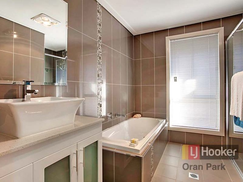 1 Moffat Street, Oran Park NSW 2570