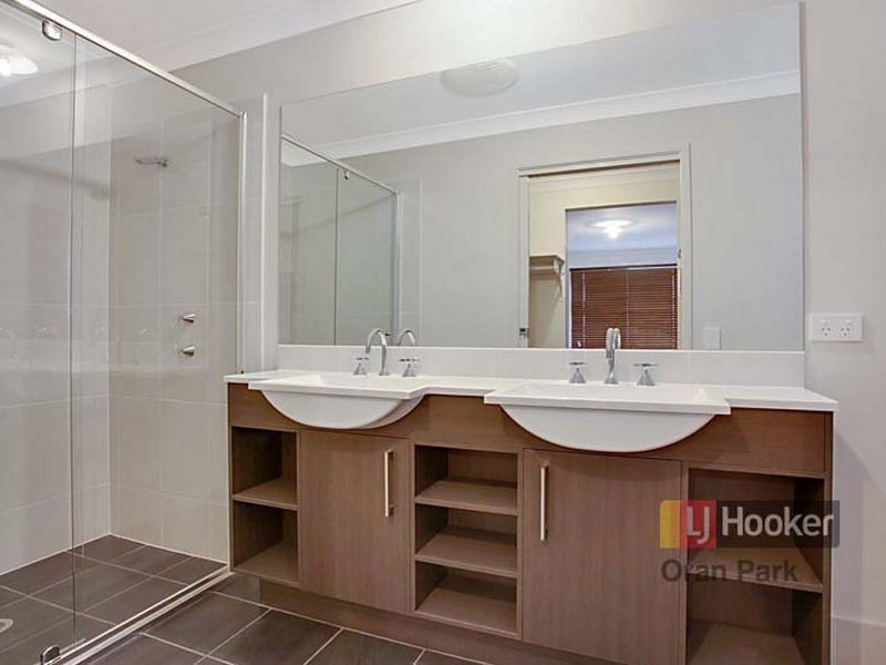 11 Richards Loop, Oran Park NSW 2570