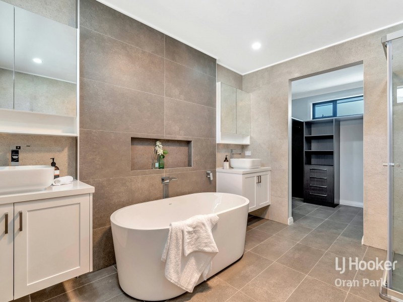 4 Crookwell Way, Harrington Park NSW 2567