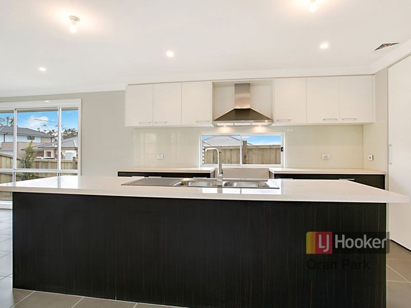 7 Smith Street, Oran Park NSW 2570