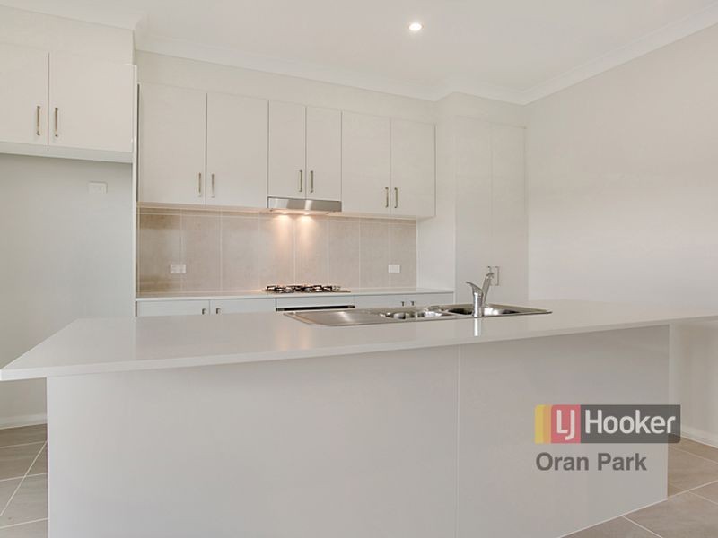 2/25 Franklin Grove, Oran Park NSW 2570