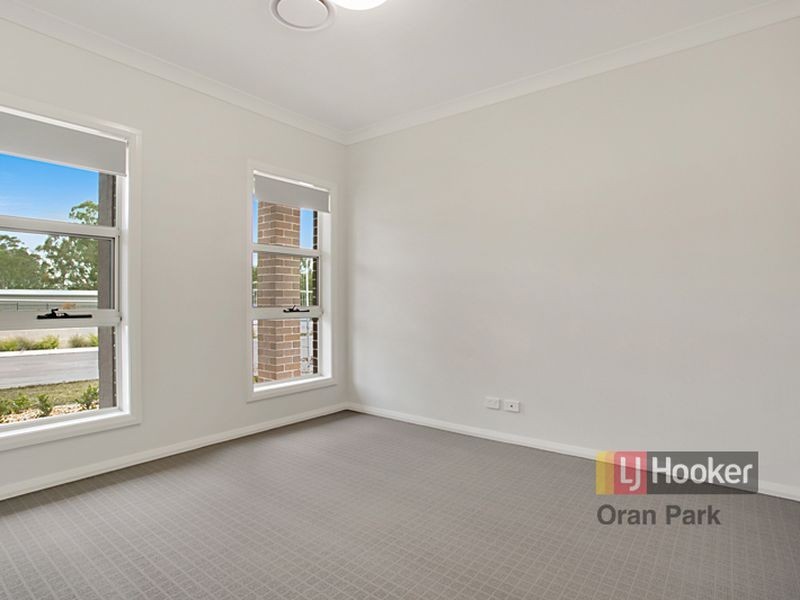 2/25 Franklin Grove, Oran Park NSW 2570