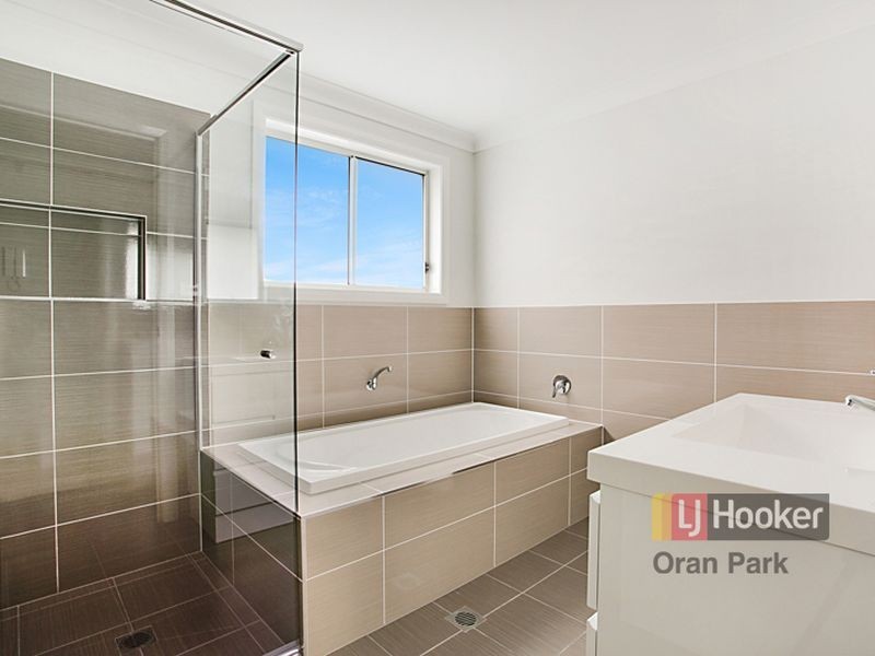 2/25 Franklin Grove, Oran Park NSW 2570