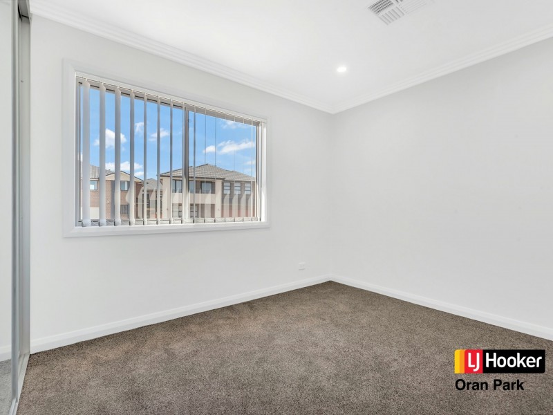 4b Kelly Street, Oran Park NSW 2570