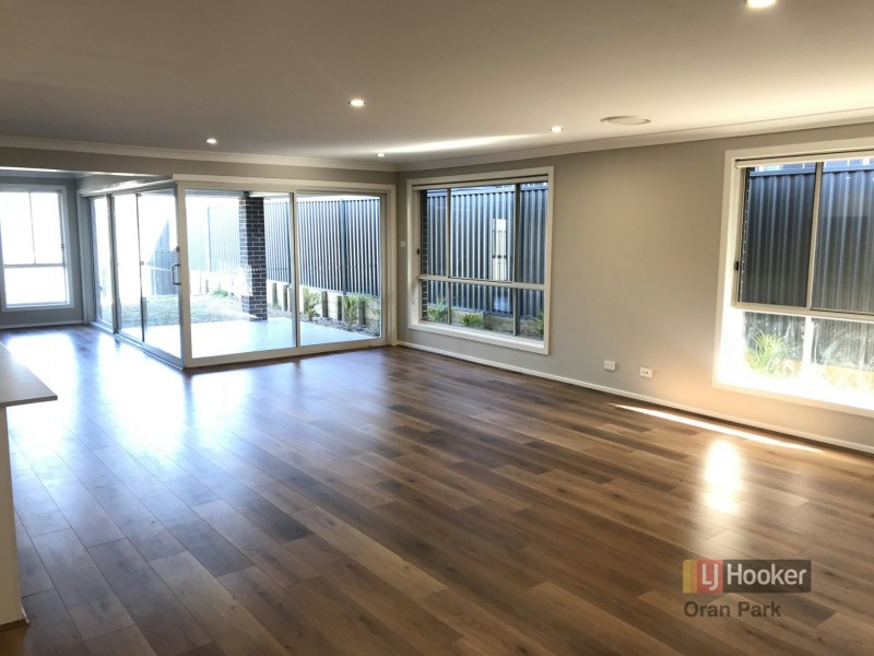 8 Ward Street, Oran Park NSW 2570