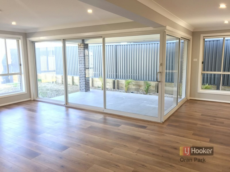 8 Ward Street, Oran Park NSW 2570