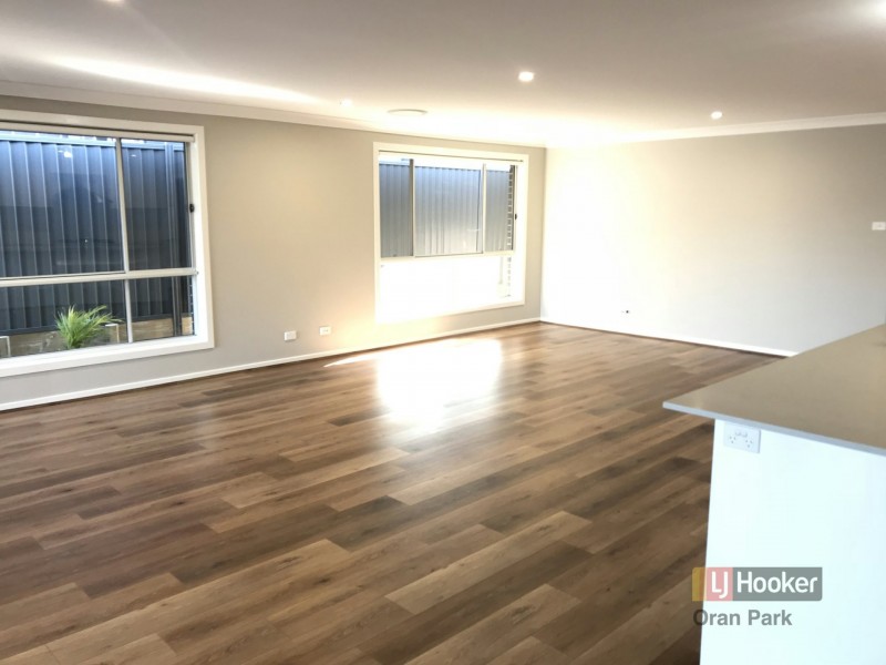 8 Ward Street, Oran Park NSW 2570