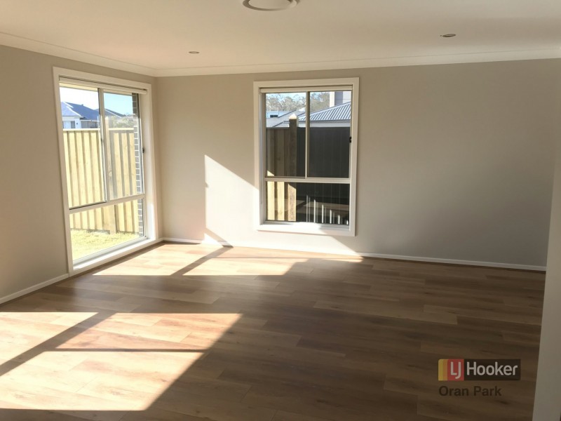 8 Ward Street, Oran Park NSW 2570