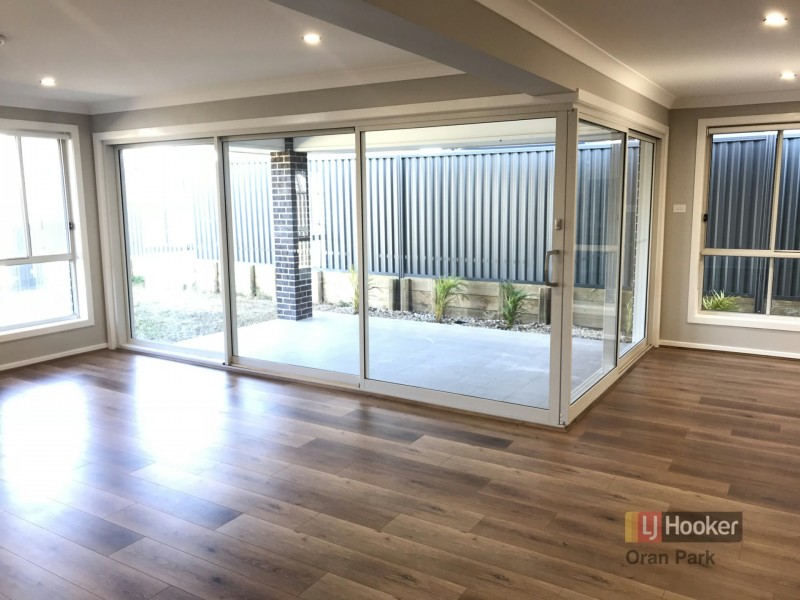 8 Ward Street, Oran Park NSW 2570