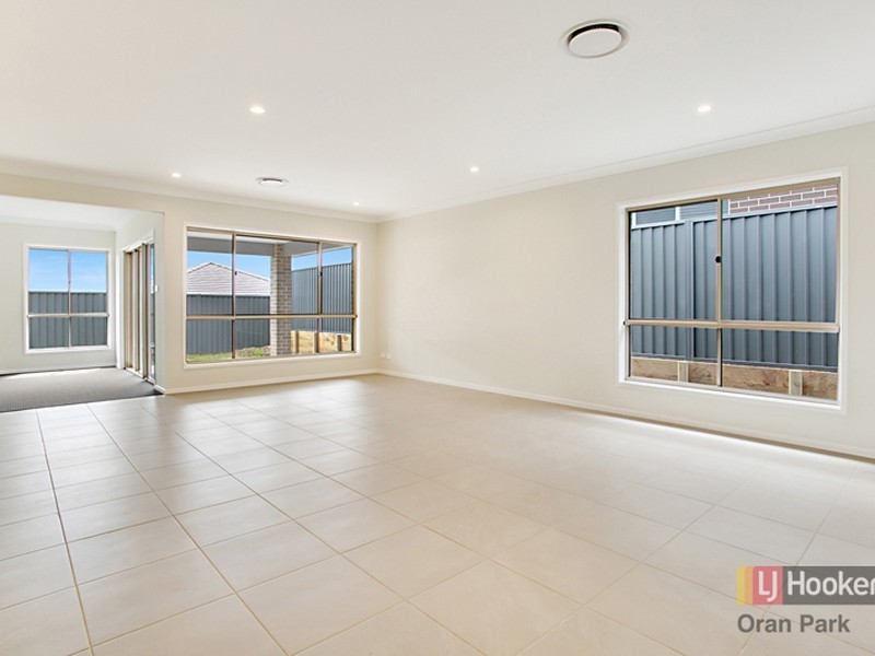 68 Bourne Ridge, Oran Park NSW 2570