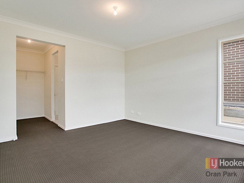 68 Bourne Ridge, Oran Park NSW 2570