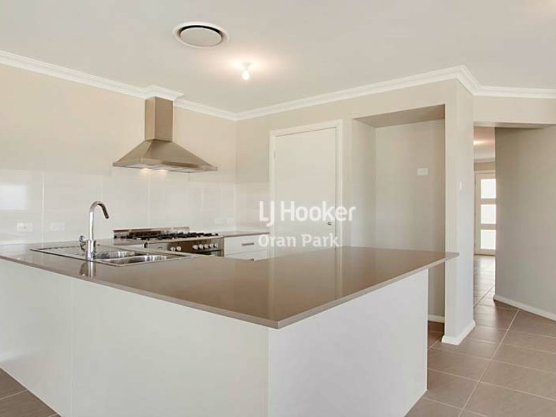 18 Buckingham Loop, Oran Park NSW 2570