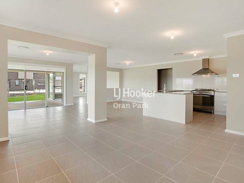 18 Buckingham Loop, Oran Park NSW 2570