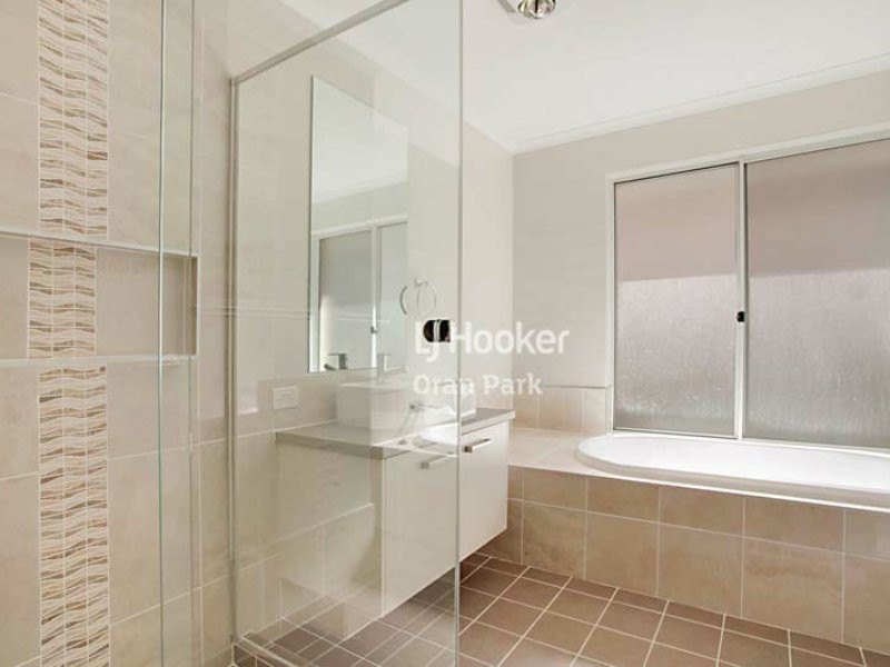 18 Buckingham Loop, Oran Park NSW 2570