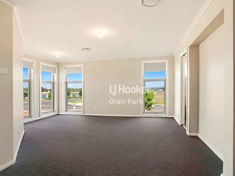 18 Buckingham Loop, Oran Park NSW 2570